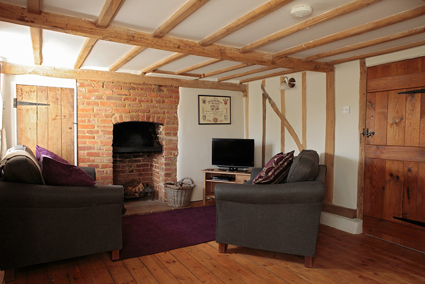 holiday sitting room area at cosy 8 hill cottage