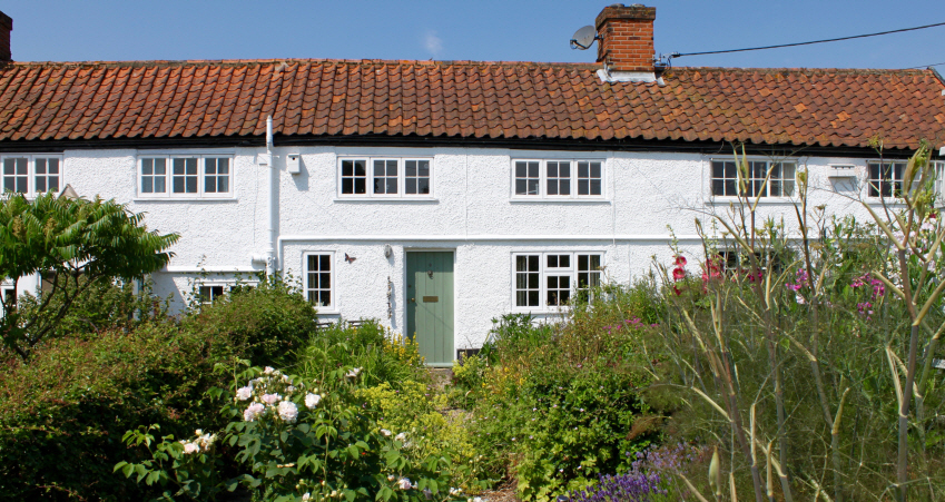 front door and garden at 9 the hill holiday cottage