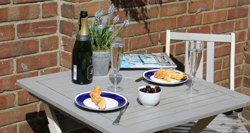 Southwold cosy cottage dining  area