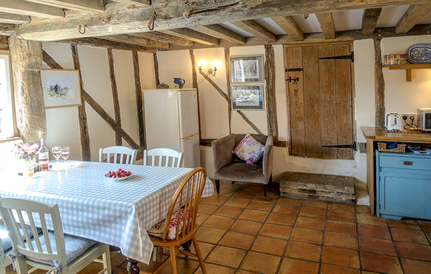 Well-equipped kitchen at Leman holiday cottage